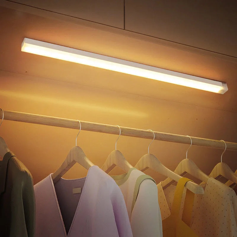 Luce LED Sensore Movimento – Ricaricabile USB-C | Armadio, Cucina, Scale